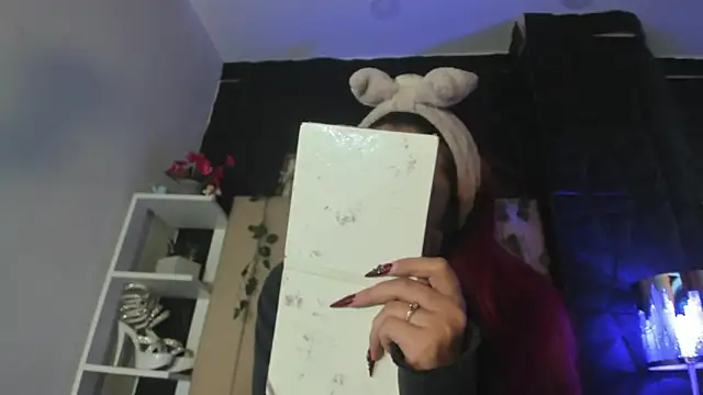 Mia Rinn online show from February 12, 12:38 pm