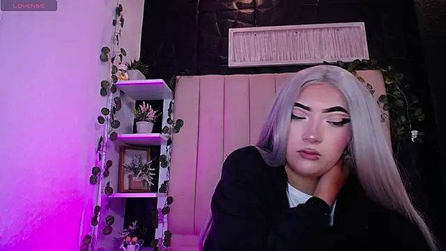 Snapshot of Mia_Rinn chatting on February 12, 7:02 pm Mia Rinn online show from February 12, 7:02 pm