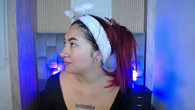 Snapshot of Mia_Rinn chatting on October 6, 1:45 pm Mia Rinn online show from October 6, 1:45 pm