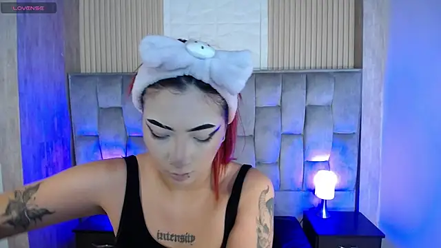 Snapshot of Mia_Rinn chatting on October 8, 3:02 pm Mia Rinn online show from October 8, 3:02 pm