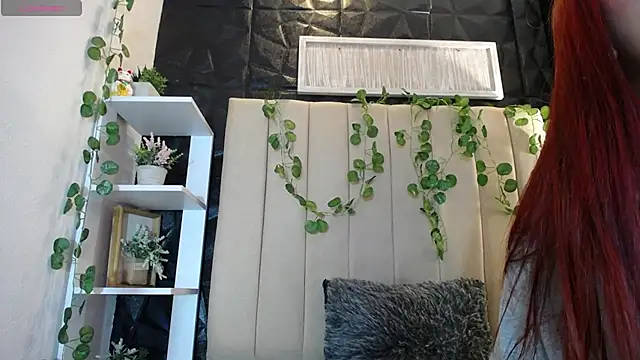 Snapshot of Mia_Rinn chatting on February 19, 5:27 pm Mia Rinn online show from February 19, 5:27 pm