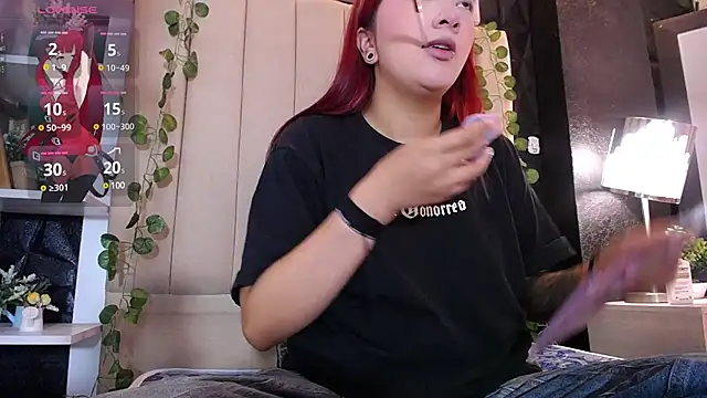 Snapshot of Mia_Rinn chatting on February 24, 1:31 pm Mia Rinn online show from February 24, 1:31 pm