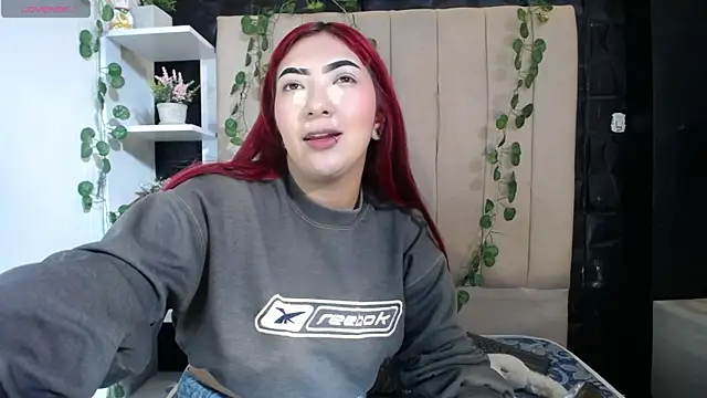 Snapshot of Mia_Rinn chatting on February 5, 1:11 pm Mia Rinn online show from February 5, 1:11 pm
