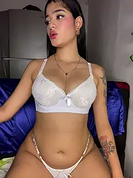 Snapshot of charlotte_9999 chatting on January 24, 1:45 am charlotte 9999 online show from January 24, 1:45 am