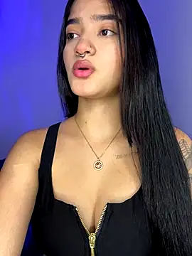 Snapshot of charlotte_9999 chatting on September 20, 12:37 am charlotte 9999 online show from September 20, 12:37 am