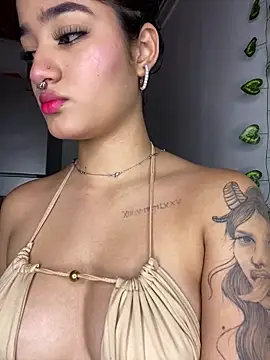 Snapshot of charlotte_9999 chatting on January 5, 11:12 pm charlotte 9999 online show from January 5, 11:12 pm