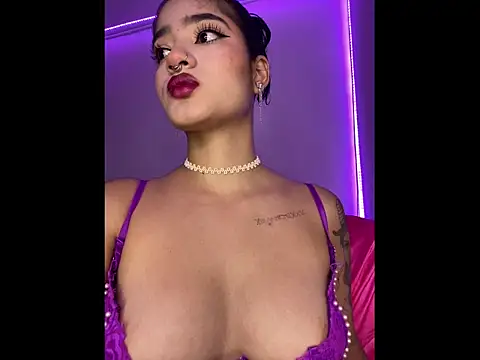 Snapshot of charlotte_9999 chatting on November 5, 6:55 pm charlotte 9999 online show from November 5, 6:55 pm