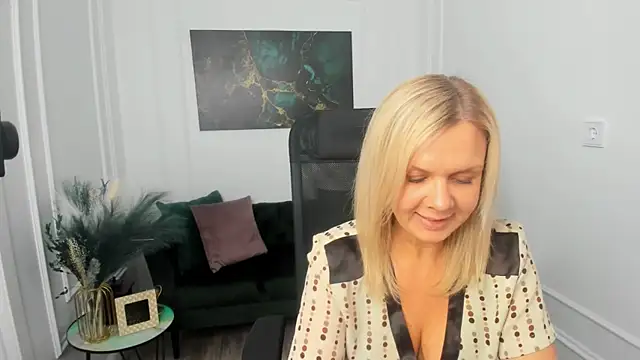 AgathaKlouin online show from March 28, 11:33 am