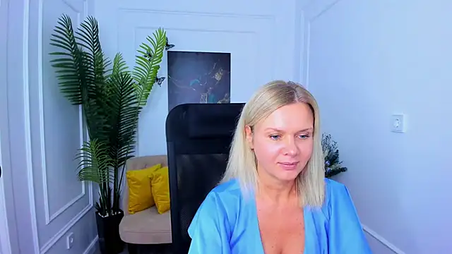 AgathaKlouin online show from November 27, 7:03 pm