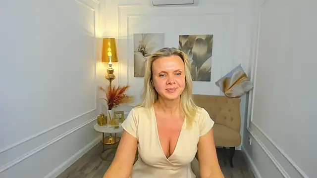 AgathaKlouin online show from April 19, 6:10 pm