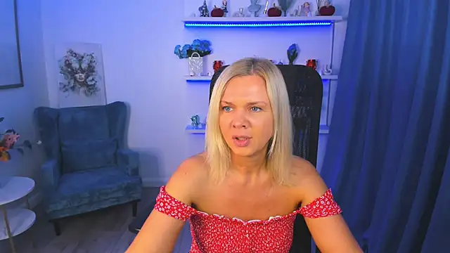 AgathaKlouin online show from October 28, 7:46 pm