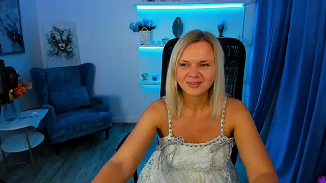 AgathaKlouin online show from November 11, 7:08 pm