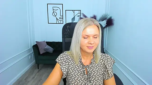 AgathaKlouin online show from November 9, 7:40 pm