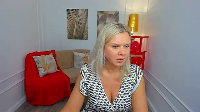 AgathaKlouin online show from February 10, 7:13 pm