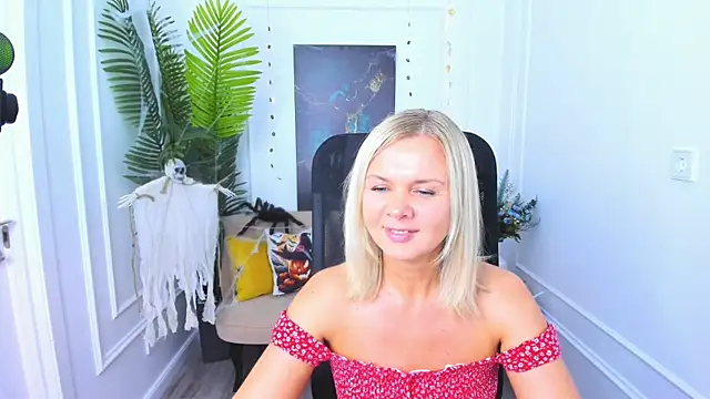 AgathaKlouin online show from October 19, 7:16 pm