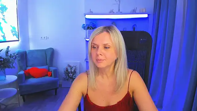 AgathaKlouin online show from March 26, 7:45 pm