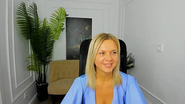 AgathaKlouin online show from November 30, 7:47 pm