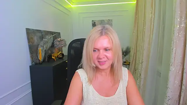 Snapshot of AgathaKlouin chatting on May 28, 7:53 pm AgathaKlouin online show from May 28, 7:53 pm