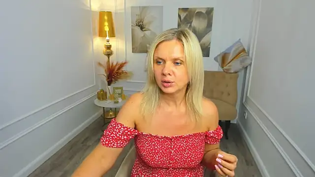 AgathaKlouin online show from April 19, 11:22 am