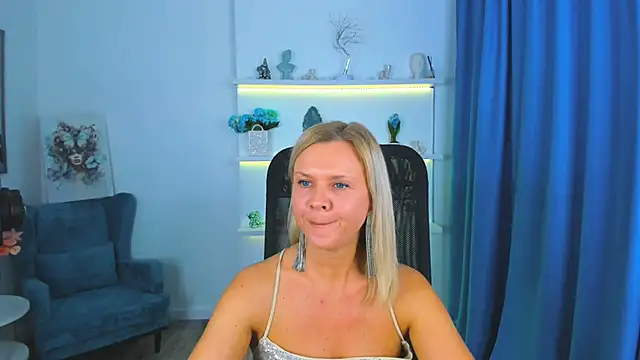 AgathaKlouin online show from November 29, 7:36 pm