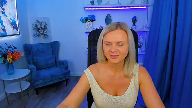 AgathaKlouin online show from November 8, 7:39 pm