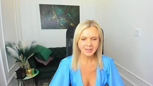 AgathaKlouin online show from February 28, 11:32 am