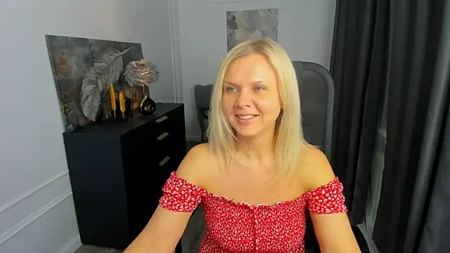 AgathaKlouin online show from March 31, 7:27 pm