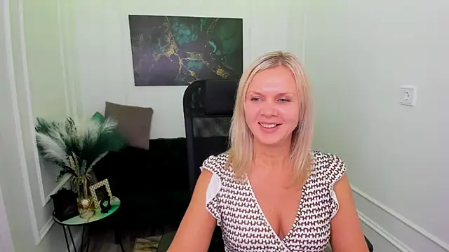 AgathaKlouin online show from February 22, 11:45 am