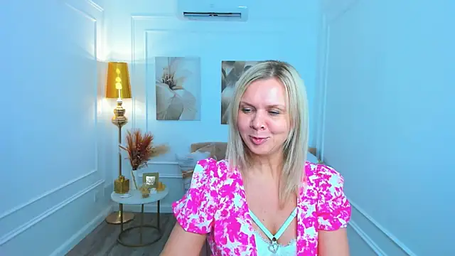 AgathaKlouin online show from March 29, 11:23 am