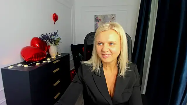 AgathaKlouin online show from February 14, 11:10 am