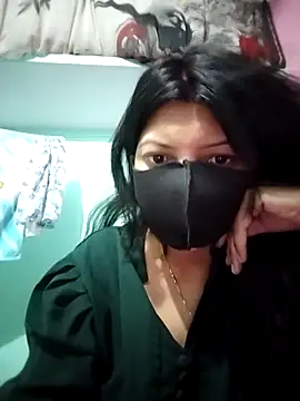 Snapshot of Hotty-Divya chatting on April 20, 3:53 am Hotty-Divya online show from April 20, 3:53 am