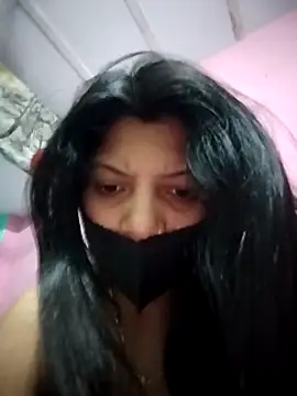 Snapshot of Hotty-Divya chatting on April 9, 2:35 am Hotty-Divya online show from April 9, 2:35 am