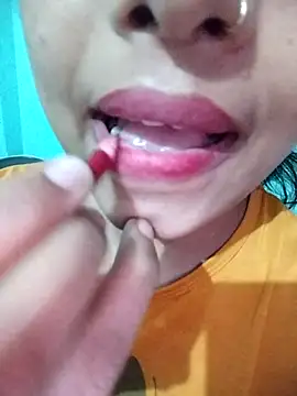 Snapshot of Hotty-Divya chatting on September 20, 9:47 am Hotty-Divya online show from September 20, 9:47 am
