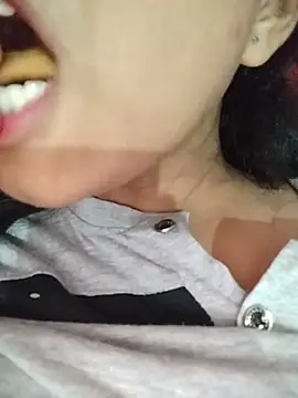 Snapshot of Hotty-Divya chatting on May 31, 8:42 am Hotty-Divya online show from May 31, 8:42 am