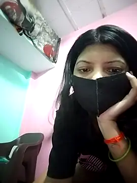 Snapshot of Hotty-Divya chatting on April 25, 3:31 am Hotty-Divya online show from April 25, 3:31 am