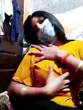 Snapshot of Hotty-Divya chatting on December 25, 1:19 pm Hotty-Divya online show from December 25, 1:19 pm