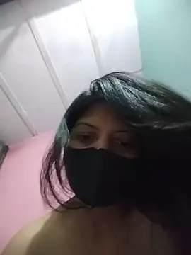 Snapshot of Hotty-Divya chatting on May 25, 3:06 am Hotty-Divya online show from May 25, 3:06 am