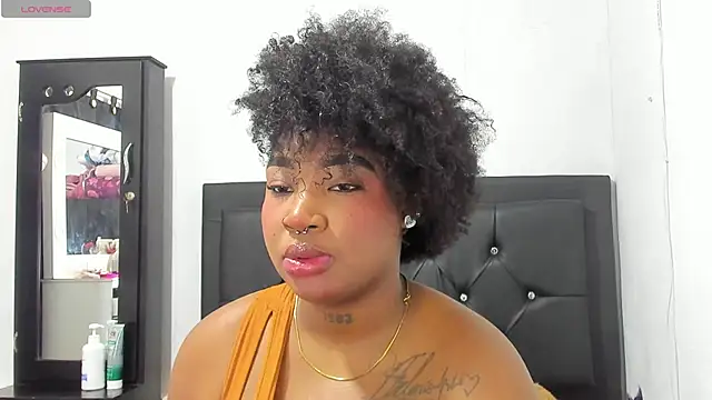 Snapshot of Natassha_brown1 chatting on October 19, 1:30 am Natassha brown1 online show from October 19, 1:30 am
