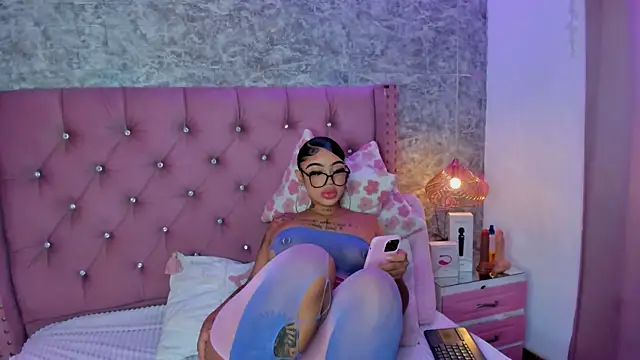 Mia Jansen online show from January 13, 1:59 pm