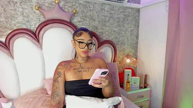 Mia Jansen online show from March 4, 1:30 pm