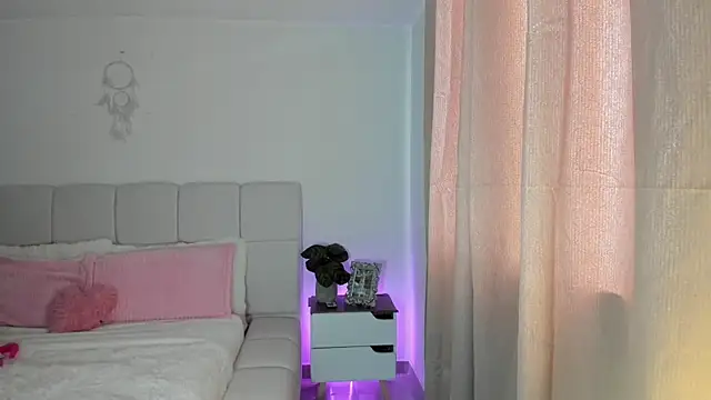 Snapshot of Ori_valentina chatting on May 9, 7:06 pm Ori valentina online show from May 9, 7:06 pm