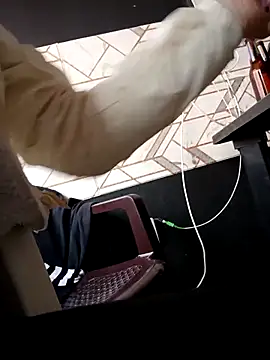 Lesly 10- online show from November 16, 9:30 pm