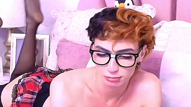 KylieMonnett online show from April 3, 2:40 am