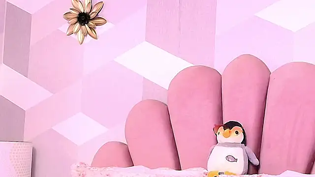 Snapshot of KylieMonnett chatting on November 26, 5:02 pm KylieMonnett online show from November 26, 5:02 pm