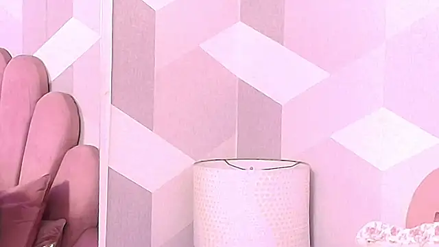 Snapshot of KylieMonnett chatting on November 7, 8:02 pm KylieMonnett online show from November 7, 8:02 pm