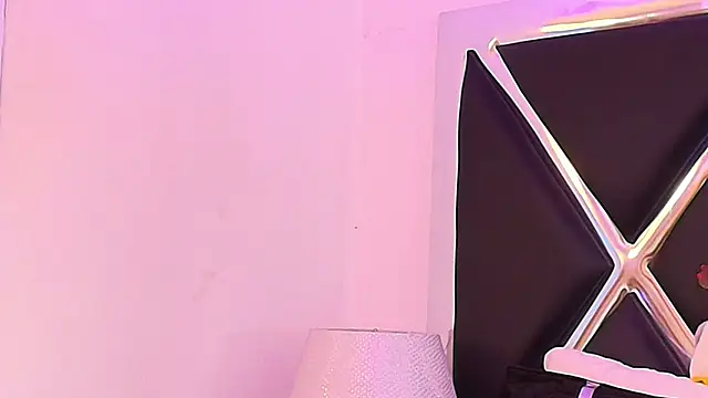 Snapshot of KylieMonnett chatting on October 22, 4:28 pm KylieMonnett online show from October 22, 4:28 pm