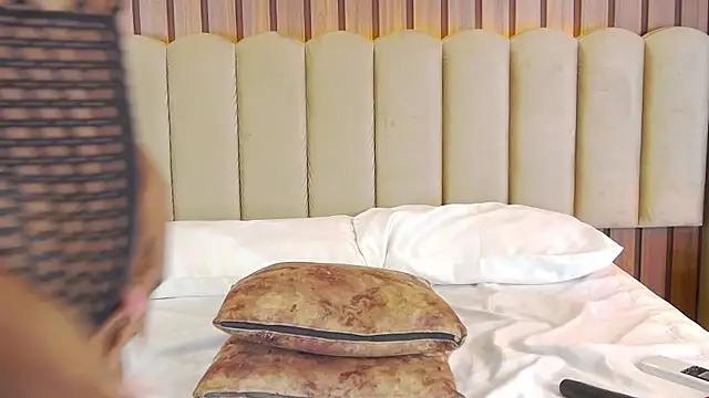 Snapshot of EmilyKnight chatting on March 1, 6:00 pm EmilyKnight online show from March 1, 6:00 pm