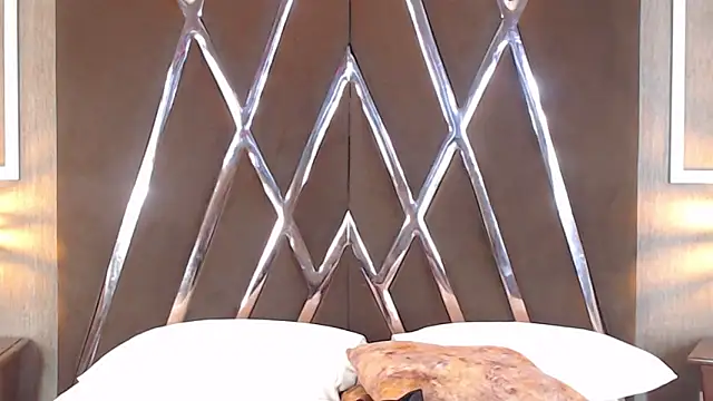 Snapshot of EmilyKnight chatting on January 28, 12:05 am EmilyKnight online show from January 28, 12:05 am