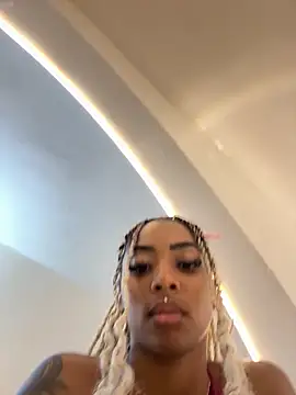 Alondrasparrow2 online show from May 5, 11:30 pm