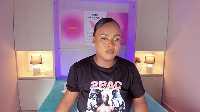 EmilyyStuart online show from December 20, 8:01 pm